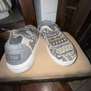 Hey Dude woman’s  Slip-On Slippers - Gray and Cream Pattern